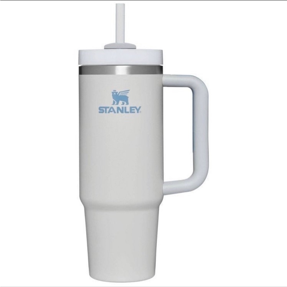 Stanley 30oz Flow State Quencher Tumbler in “Fog”